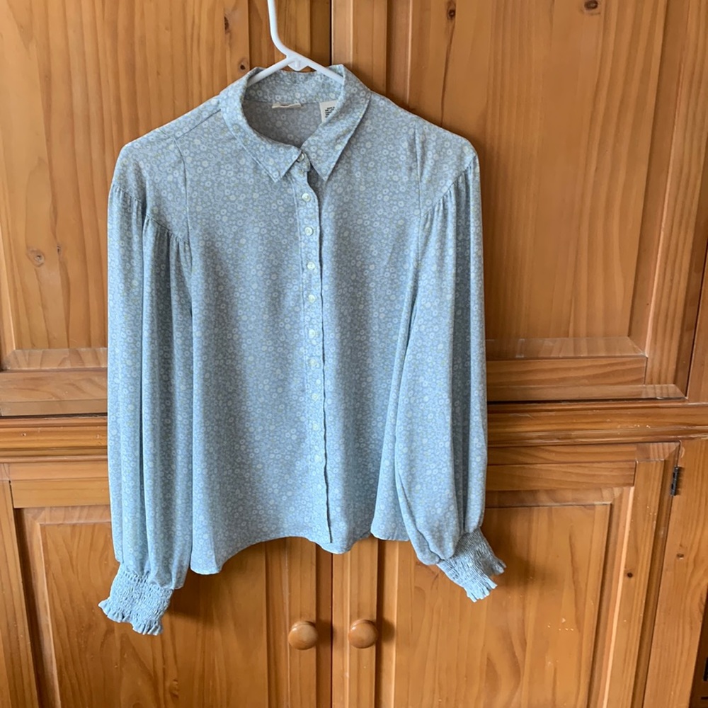 Levi’s size medium blouse